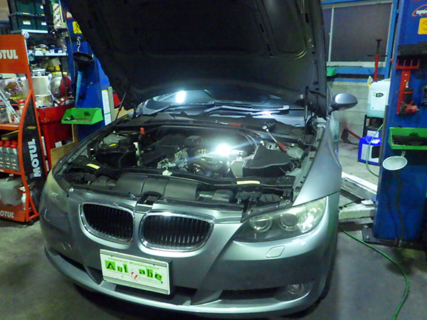ＢＭＷ　３２０　エンジンオイル漏れ　ガスケット交換