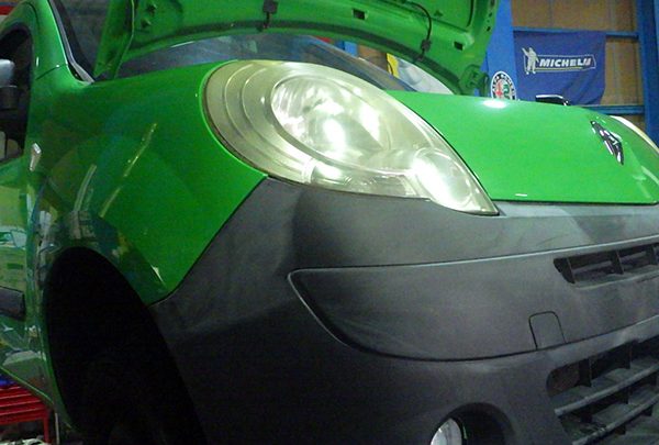 ルノー　カングー　足回り異音　サスペンション交換