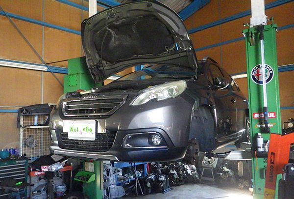 プジョー　２００８　足回り異音　サスペンション交換