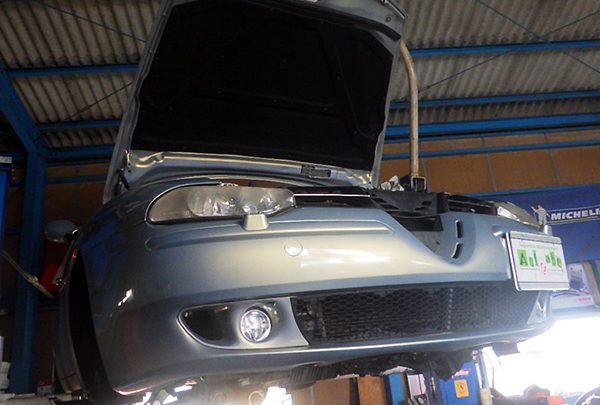 アルファロメオ　アルファ１５６　バッテリーチャージランプ点灯　オルタネーター交換