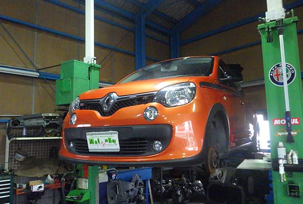 ルノー　トゥインゴ　F.ブレーキパッド交換