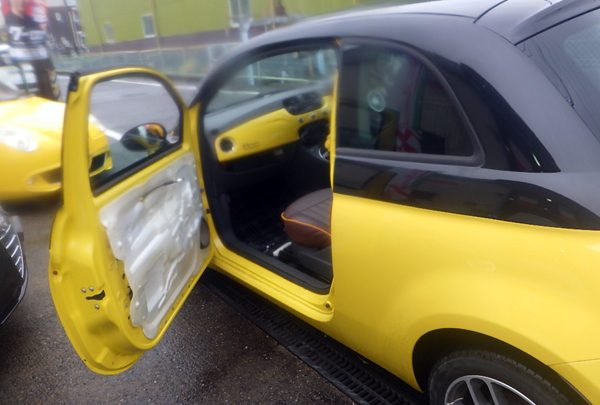 フィアット　５００　ガラスレギュレーター交換