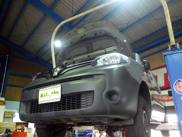 ルノー　カングー　エンジンオイル漏れ　サーモスタット交換