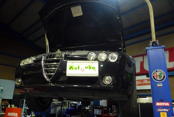 アルファロメオ　アルファ１５９　パワステオイル漏れ