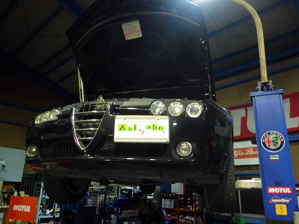 アルファロメオ　アルファ１５９　パワステオイル漏れ