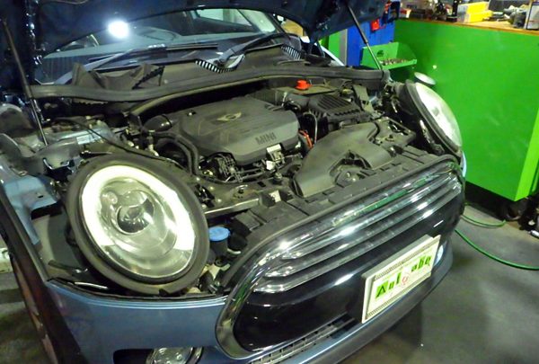 BMWミニ　エンジン異音＆振動　エンジンマウント交換
