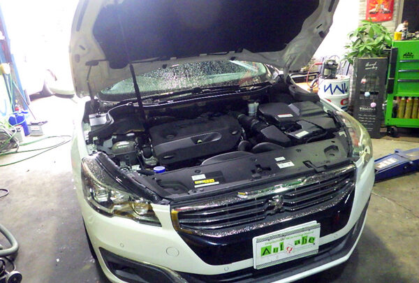 プジョー　５０８SW　法定１２か月点検＆アドブル補充